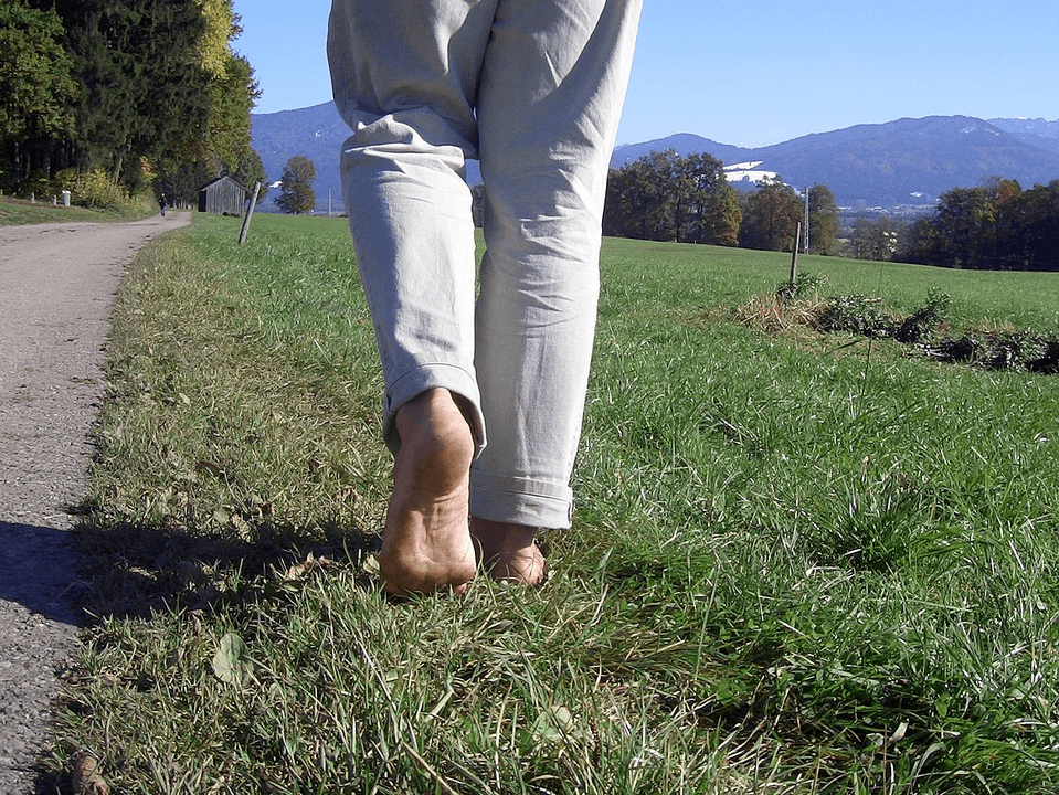 Camminare a piedi nudi fa bene alla potenza