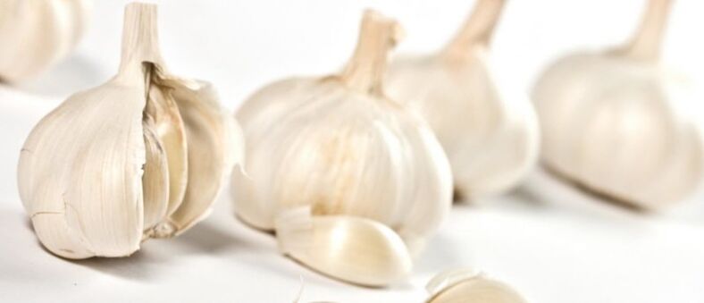 L'aglio è un prodotto per la salute degli uomini che aumenta la potenza