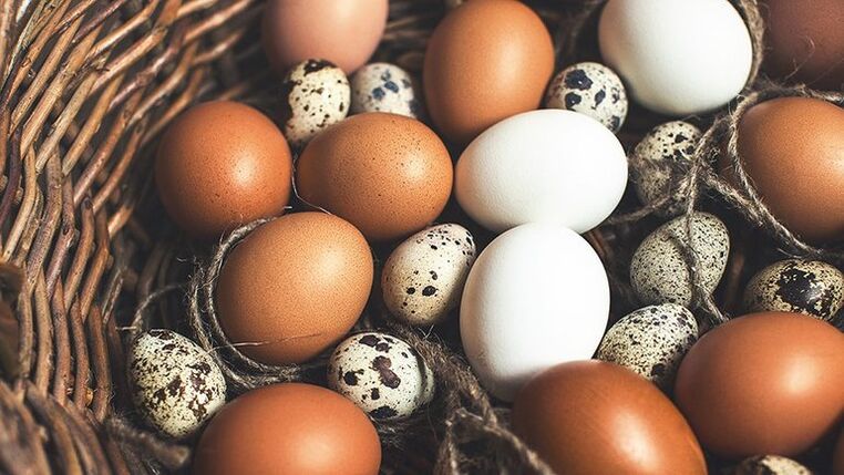 Uova di quaglia e uova di gallina dovrebbero essere aggiunte alla dieta di un uomo per mantenere la potenza. 