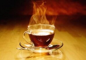 Bevanda profumata a base di tè, miele e vodka per rafforzare il potere maschile